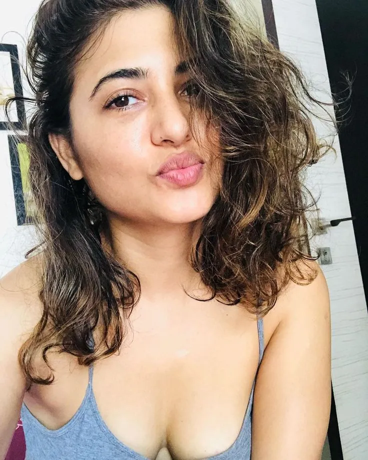Pakistani Aunty WhatsApp Group Icon - Adult 18+ & Hot