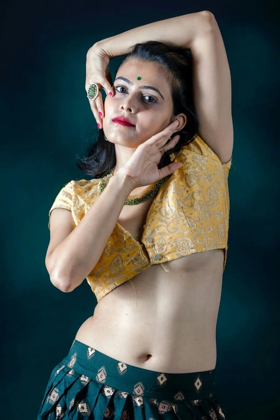 Girls Near Me WhatsApp Group Icon - Adult 18+ & Hot