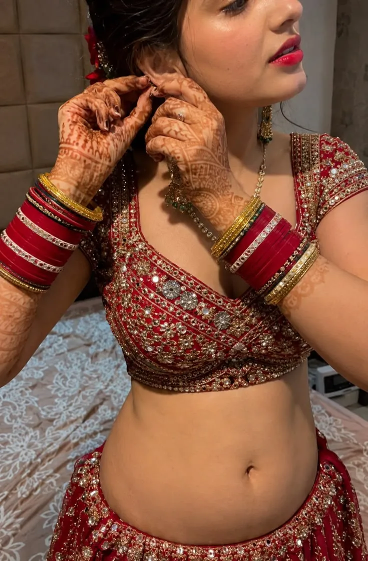 Tamil Girl - Pooja  WhatsApp Group Icon - Adult 18+ & Hot