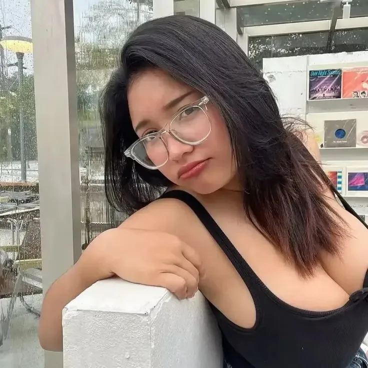 Tamil Single girl ❤️ WhatsApp Group Icon - Adult 18+ & Hot