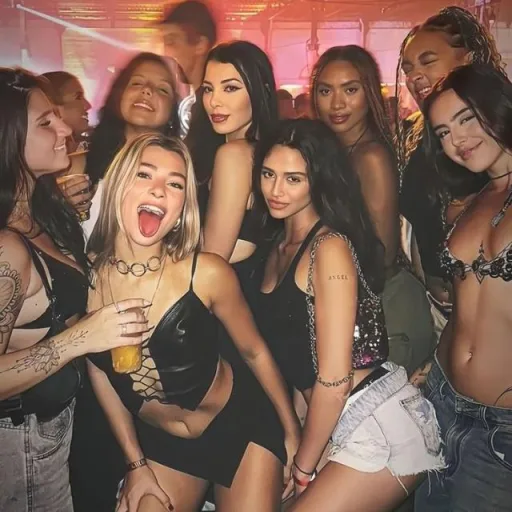 Girl's party❤️ WhatsApp Group Icon - Entertainment & Masti