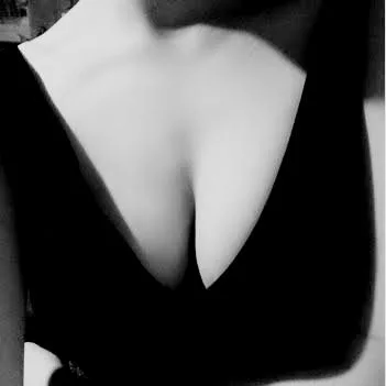 ᐯIᗪE0 ᔕEᖇᐯIᑕE GIᖇᒪ WhatsApp Group Icon - Adult 18+ & Hot