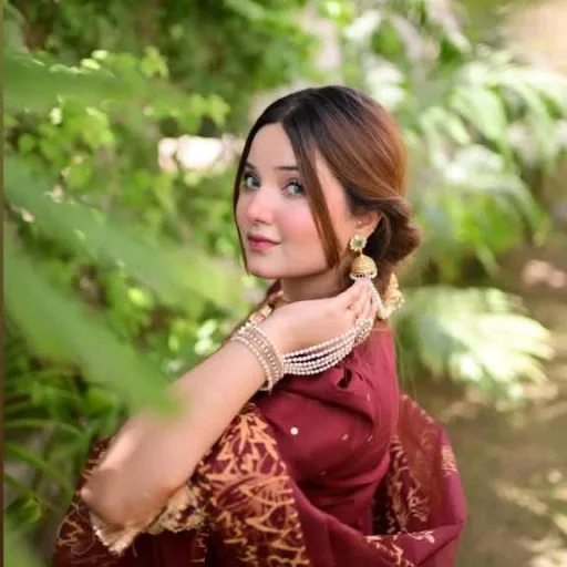 Hotee girl  WhatsApp Group Icon - Love & Romance