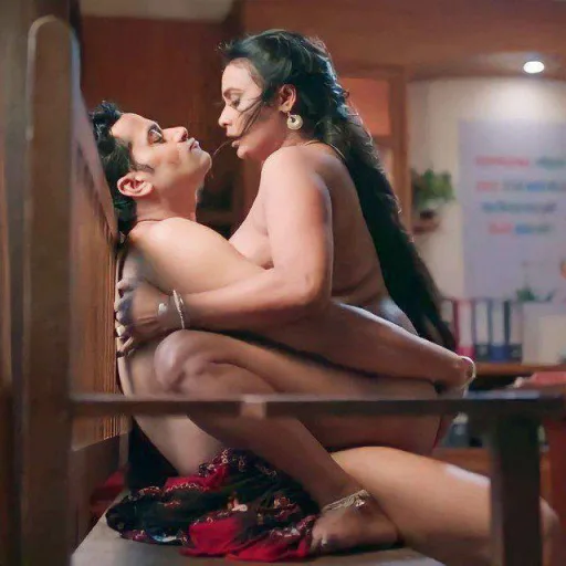 Insta Mom WhatsApp Group Icon - Adult 18+ & Hot