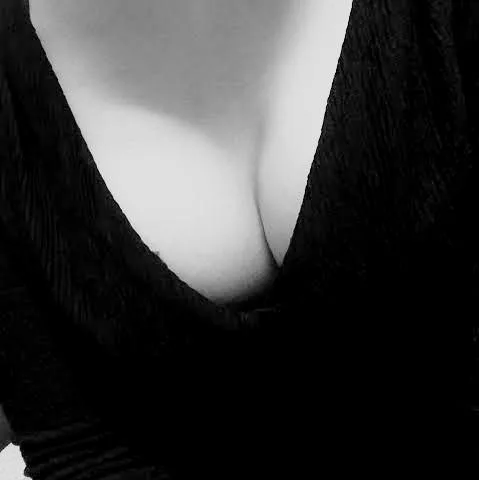 ᐯIᗪE0 ᔕEᖇᐯIᑕE GIᖇᒪ WhatsApp Group Icon - Adult 18+ & Hot