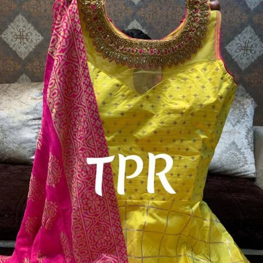 Kavi's boutique WhatsApp Group Icon - Fashion & Clothing