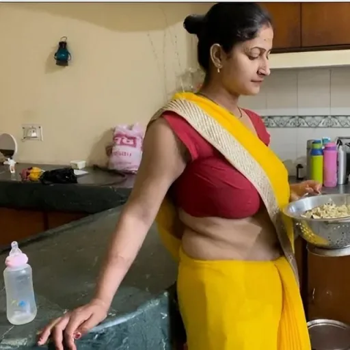 Mom Lover WhatsApp Group Icon - Adult 18+ & Hot
